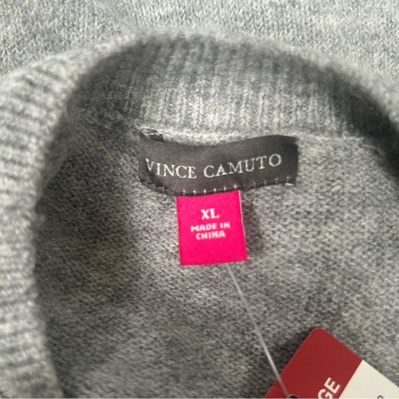 NWT Vince Camuto Light Grey Sweater with Red Heart - Picture 4 of 12